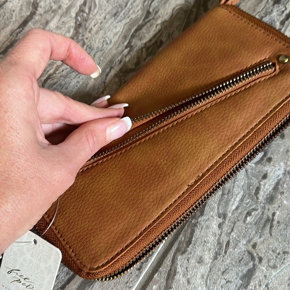 FREE PEOPLE Vegan Leather Brown Wristlet Brand New with Tags! - Picture 5 of 6